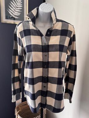 Lands End navy/ivory 100% cotton flannel button down shirt. Size 6